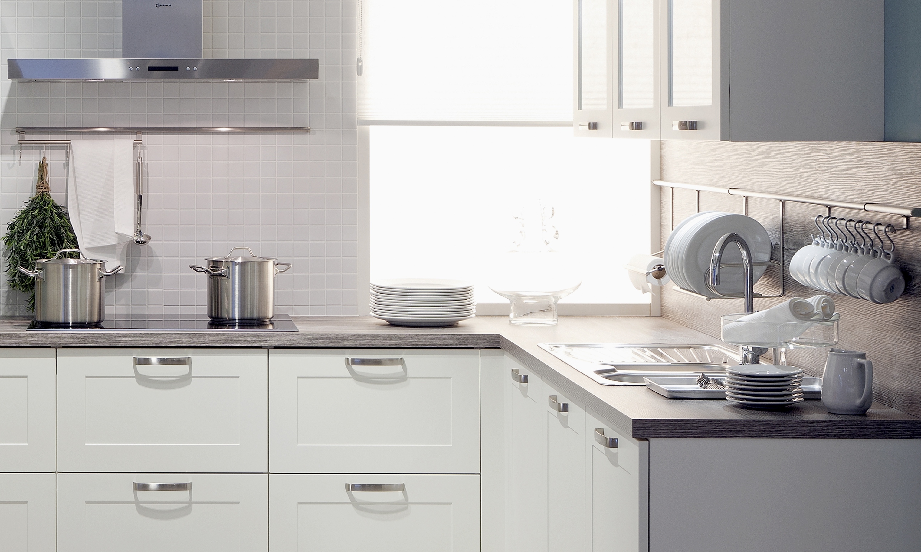 Komfort-Küche_Foto_2_Übereck-Anordnung_der_Küchenschränke